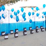 תליית בלונים לפעילות מיוחדת לכבוד יום העצמאות